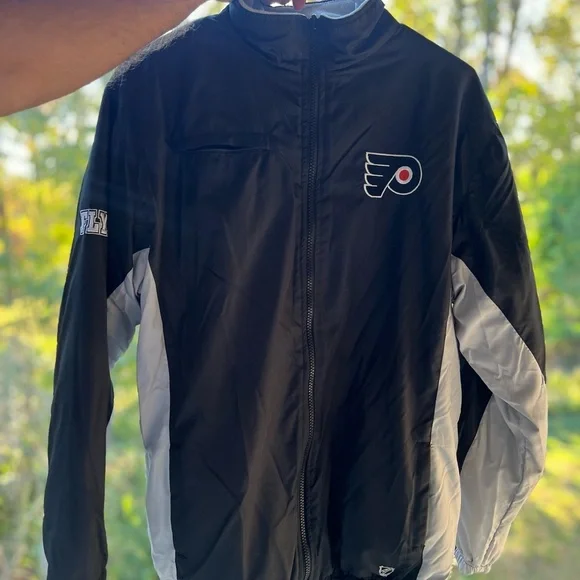 Youth (18/20) XL PHILADELPHIA FLYERS Black and Gray Jacket - Picture 1 of 7